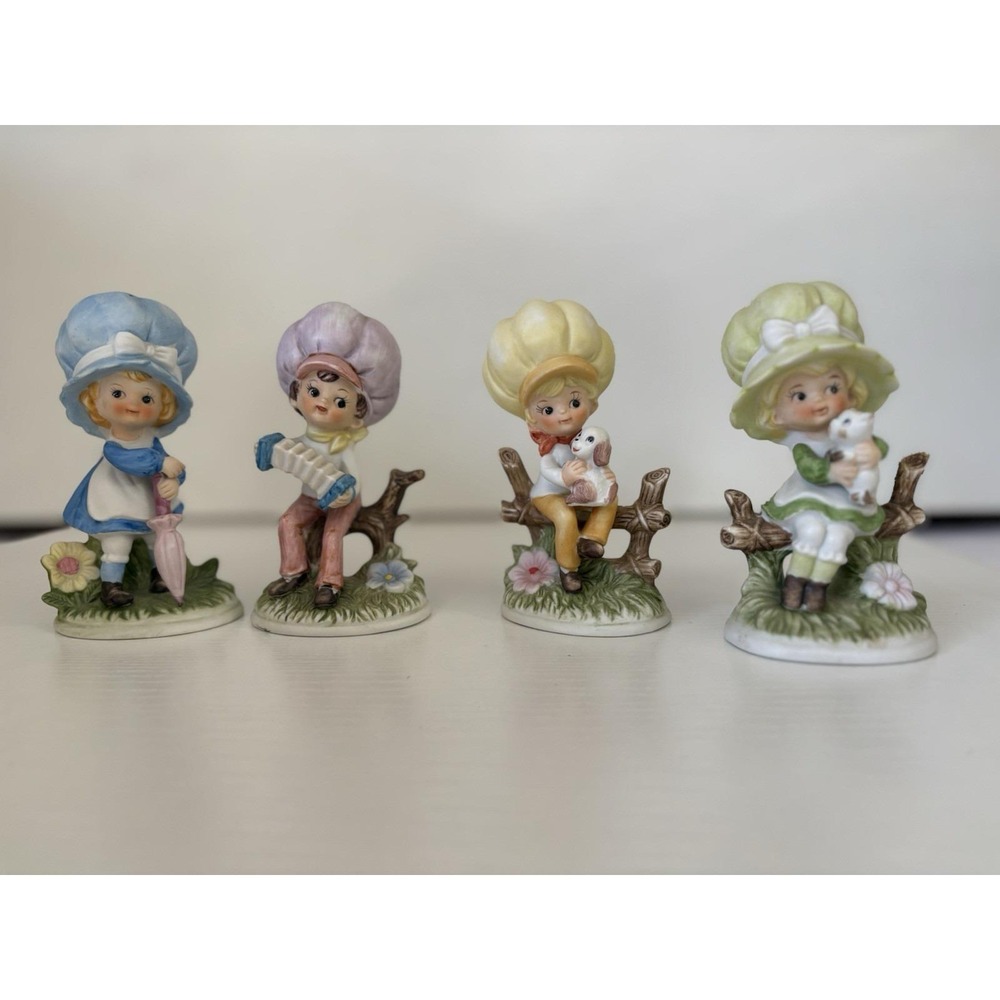 Vintage Kelvin's Exclusives Figurines Set of 4 Big Bonnet Children Taiwan D-686